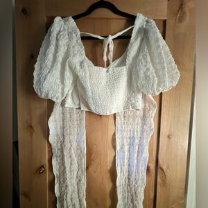 White poofy crop top